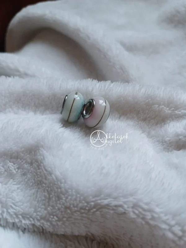 Laura anyatejes charm